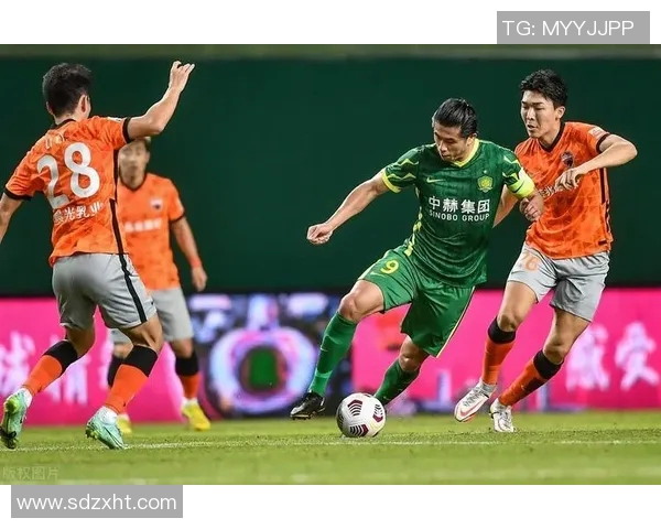 严鼎皓精准直塞球助攻队友展现出色传球能力引发球迷热议